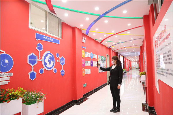 ���υ��^У�@