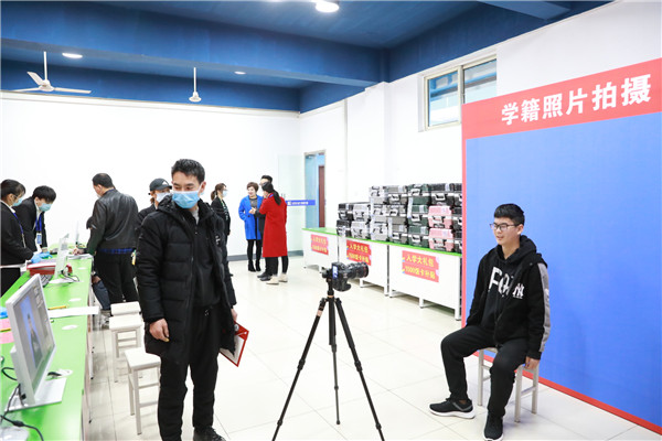 �W������