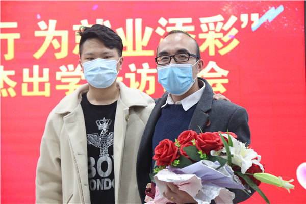 �����ٛ���r��