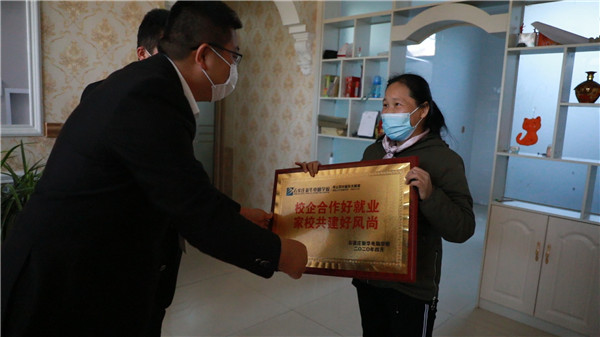 ��У��������