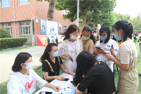 同學(xué)們積極報(bào)名