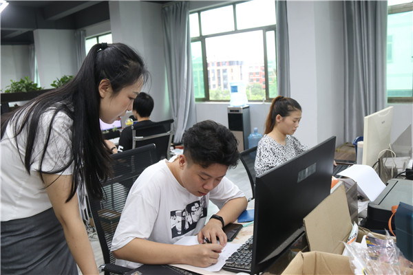 ʯ���f���A��X�W(xu��)У