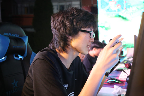 ʯ���f���A��X�WУ