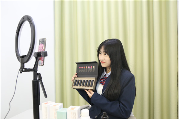 ʯ���f���A��X�W(xu��)У