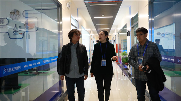 ʯ���f���A��X�WУ