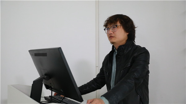 ʯ���f���A��X�WУ