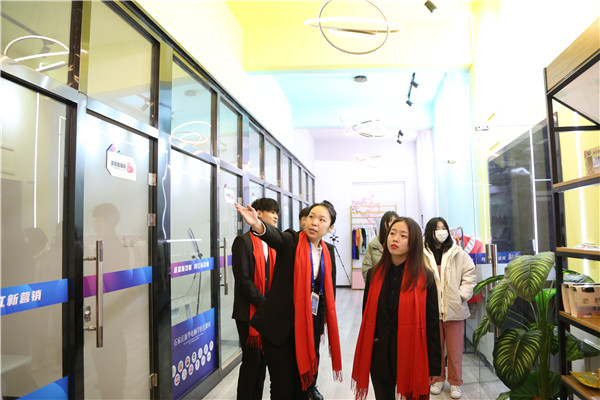 ʯ���f���A��X�WУ