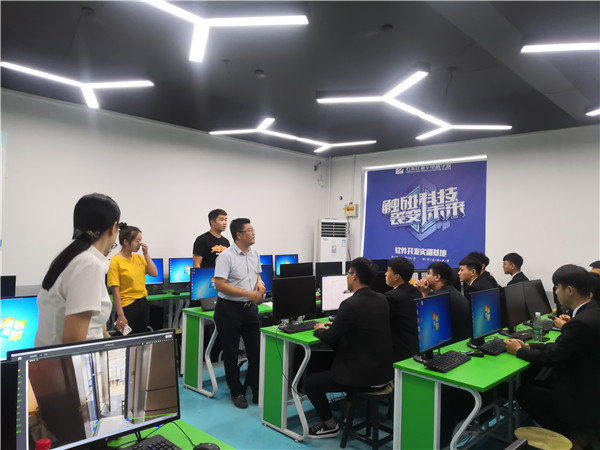 ʯ���f���A��X�W(xu��)У