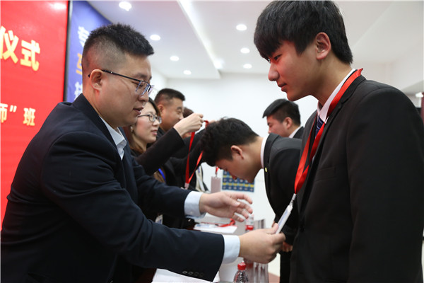 ʯ���f���A��X�W(xu��)У