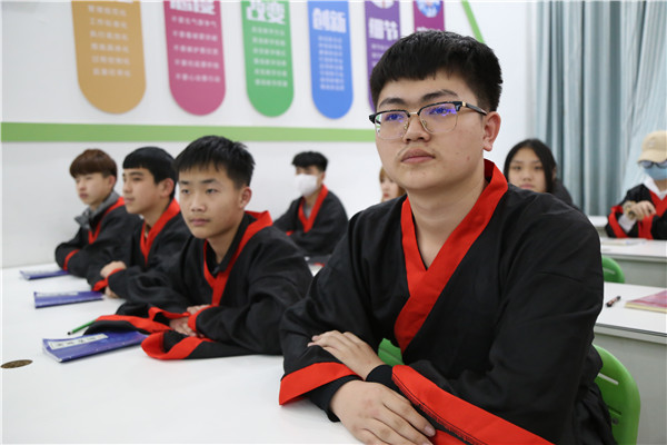 ʯ���f���A��X�WУ