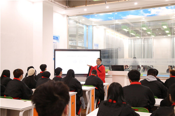 ʯ���f���A��X�WУ