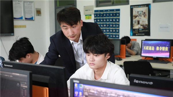 ʯ���f���A��X�WУ