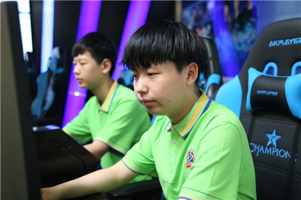 ʯ���f���A��X�WУ