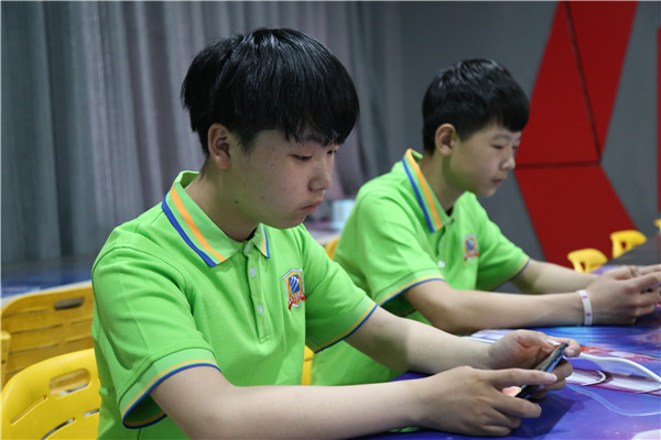 ʯ���f���A��X�WУ