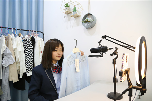 ʯ���f���A��X�W(xu��)У