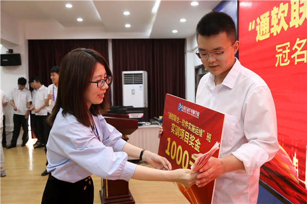 ʯ���f���A��X�W(xu��)У