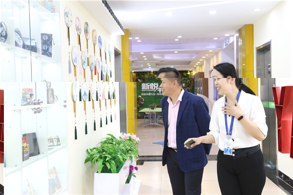 ʯ���f���A��X�W(xu��)У