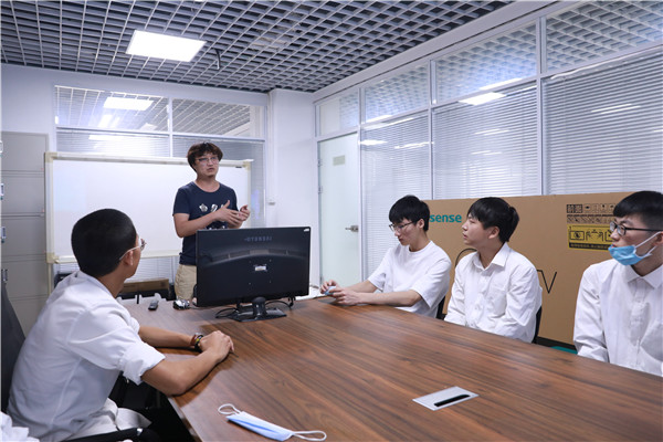 ʯ���f���A��X�W(xu��)У