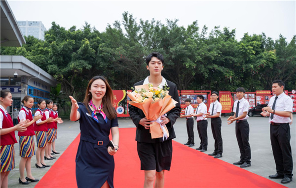 ʯ���f���A��X�W(xu��)У