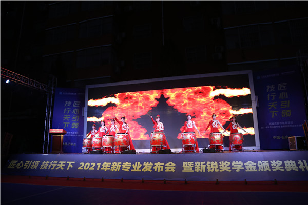 ʯ���f���A��X�WУ