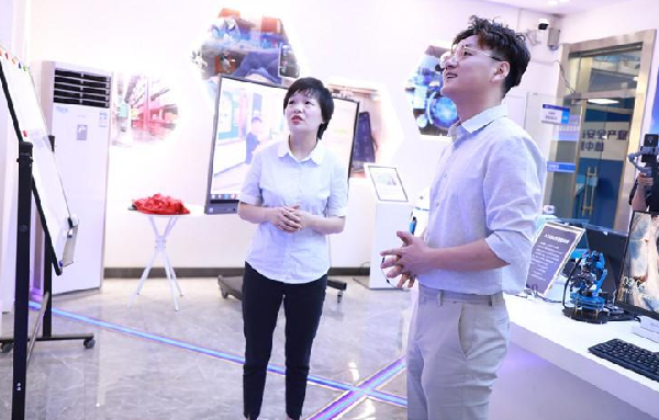 ʯ���f���A��X�WУ