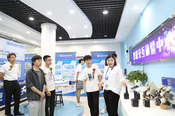 ʯ���f���A��X�WУ