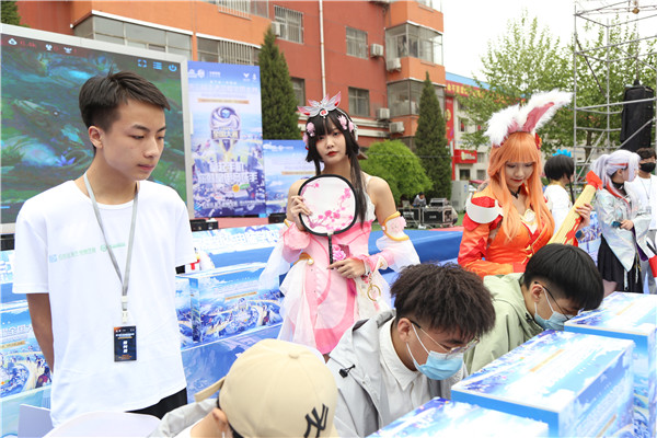 ʯ���f���A��X�WУ