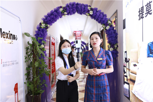 ʯ���f���A��X�WУ