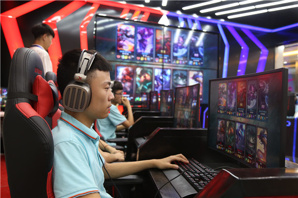 ʯ���f���A��X�WУ