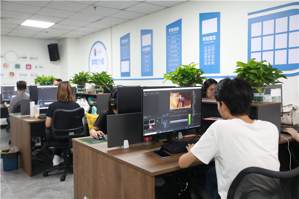 ʯ���f���A��X�W(xu��)У