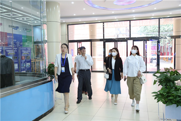 ʯ���f���A��X�WУ