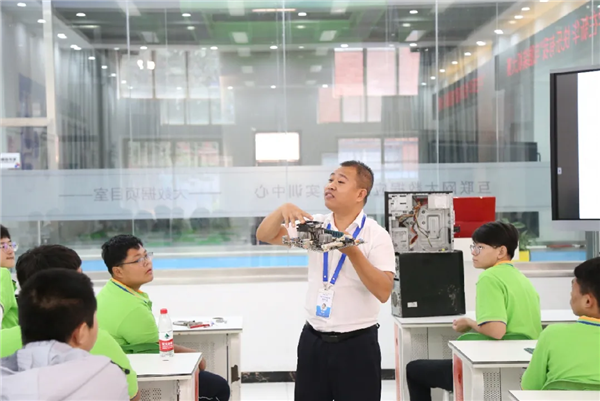 ʯ���f���A��X�WУ