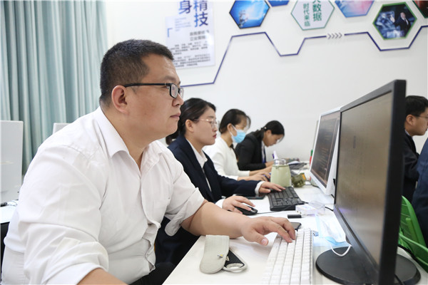 ʯ���f���A��X�W(xu��)У