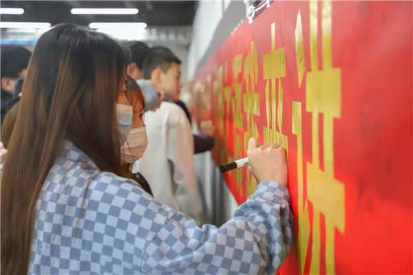 ʯ���f���A��X�WУ