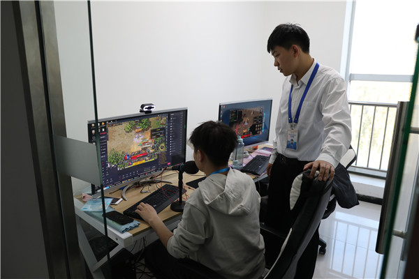 ʯ���f���A��X�WУ