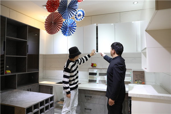 ʯ���f���A��X�WУ