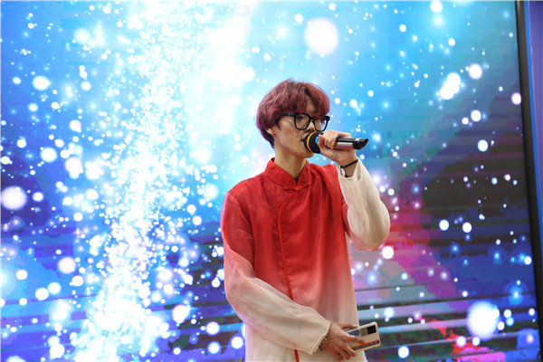 ʯ���f���A��X�WУ