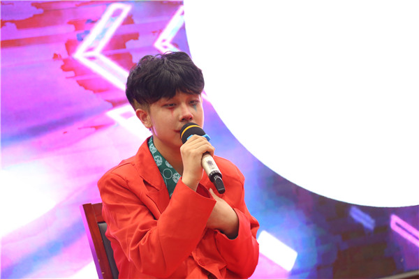 ʯ���f���A��X�WУ