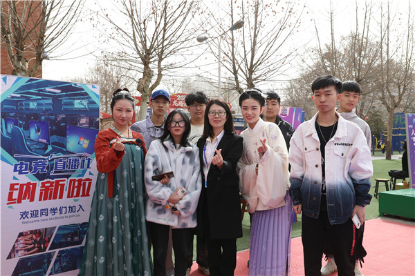 ʯ���f���A��X�WУ