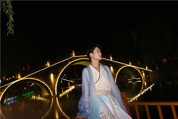 ʯ���f���A��X�W(xu��)У