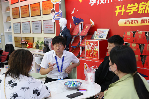 ʯ���f���A��X�WУ