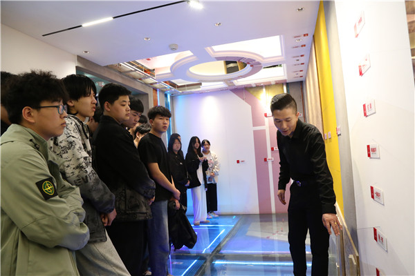 ʯ���f���A��X�W(xu��)У