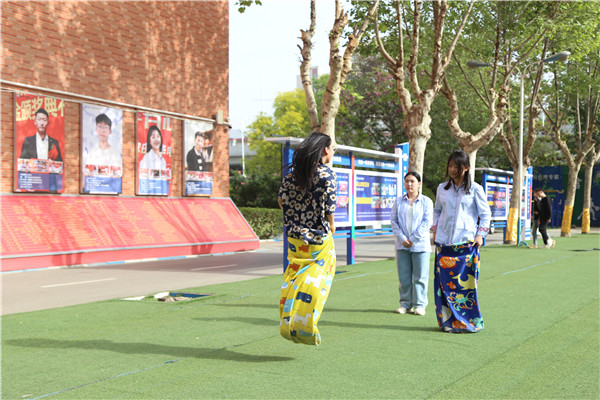 ʯ���f���A��X�W(xu��)У