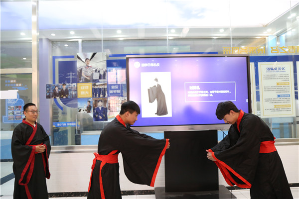 ʯ���f���A��X�WУ