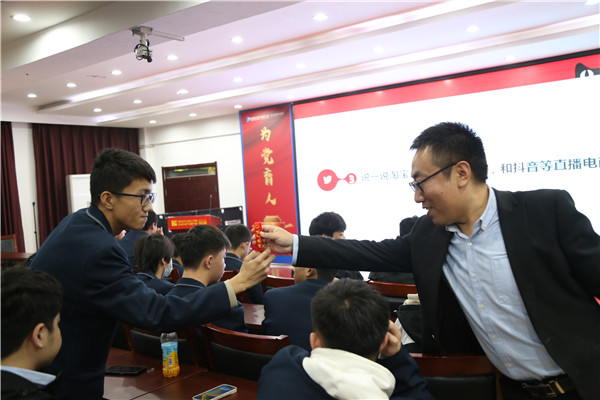 ʯ���f���A��X�W(xu��)У