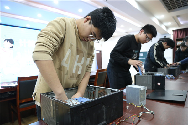 ʯ���f���A��X�W(xu��)У