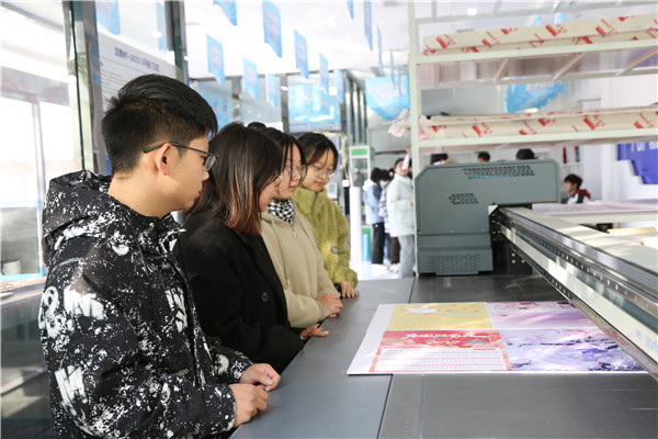 ʯ���f���A��X�WУ