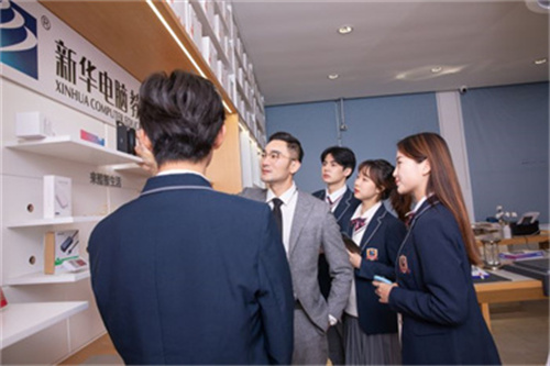 ʯ���f���A��X�WУ