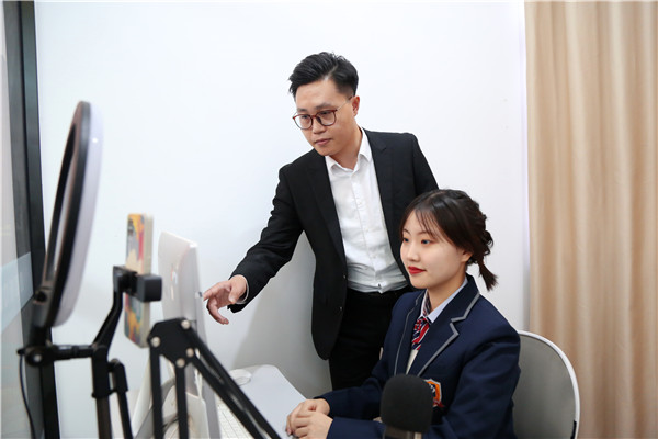 ʯ���f���A��X�W(xu��)У