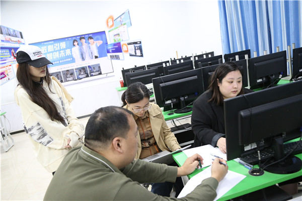 ʯ���f���A��X�WУ